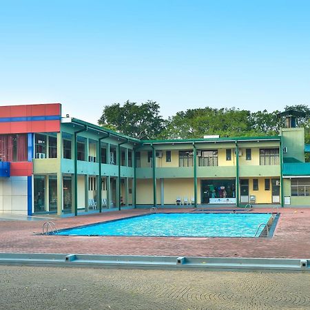 Gunners Club Hotel Minneriya Exterior photo